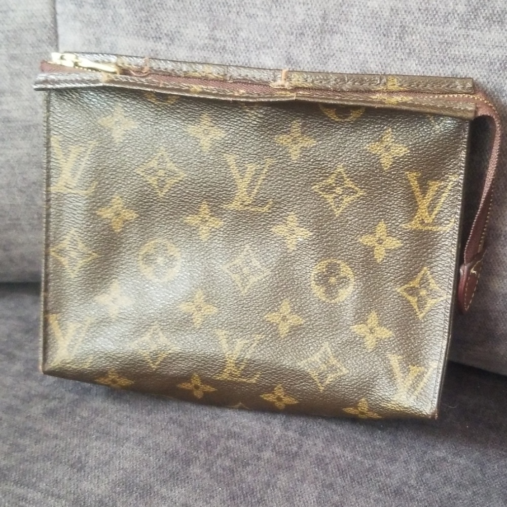 Louis Vuitton cosmetic case - Picture 2 of 3
